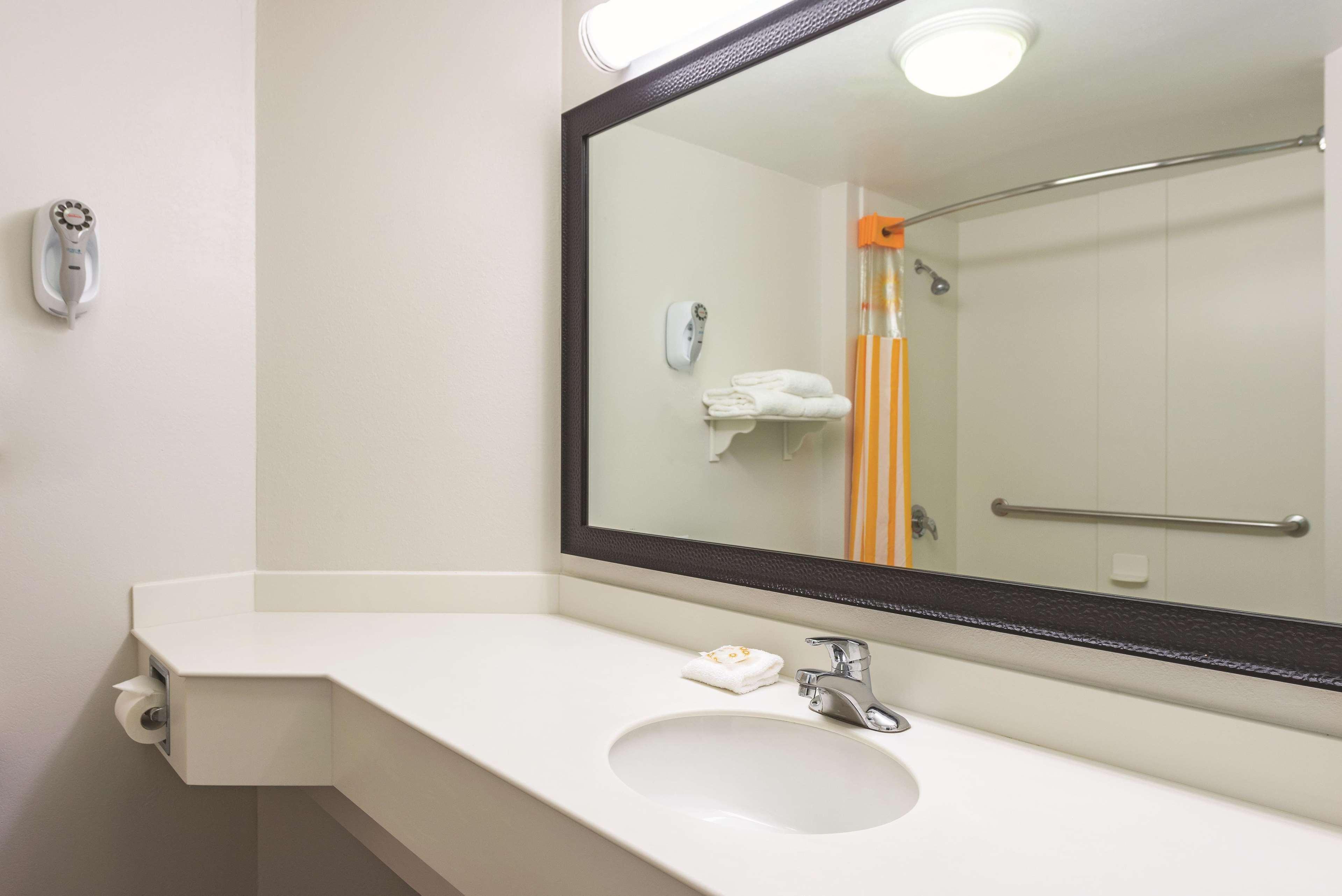 La Quinta By Wyndham St. Louis Westport Hotell Maryland Heights Eksteriør bilde